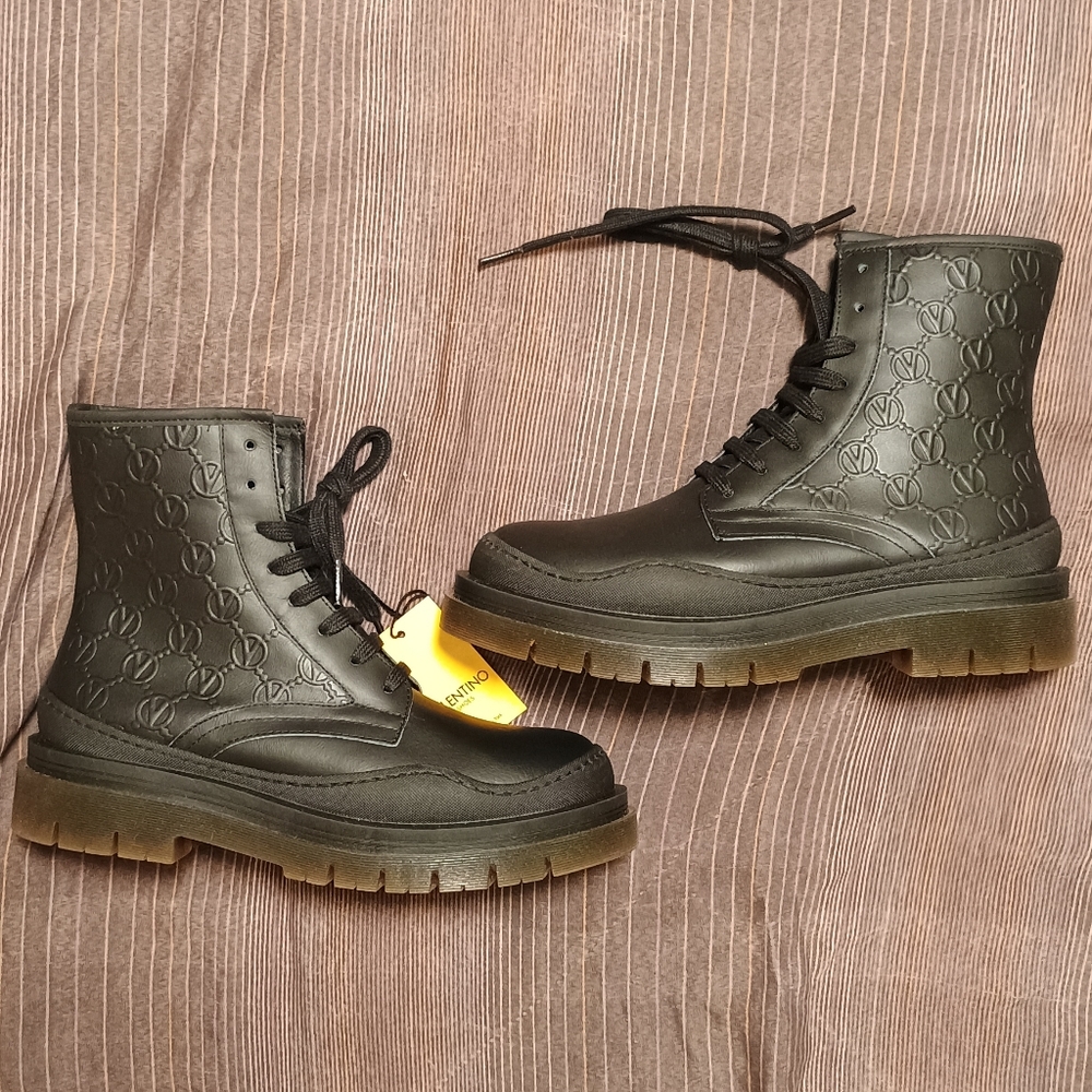 VALENTINO BY MARIO VALENTINO Ivana Lug Sole Combat Boot In Black womens sz 8.5
